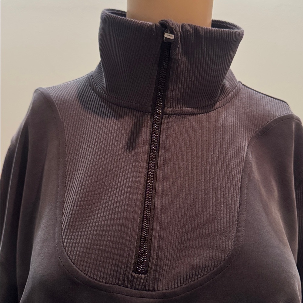 Lululemon Grey Cropped Jacket - image 4